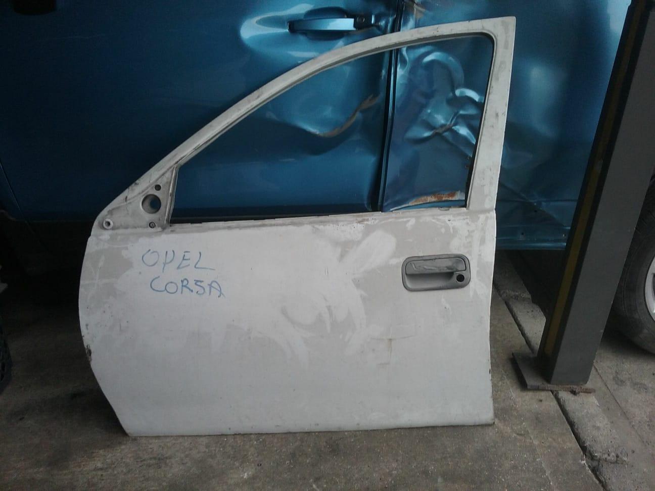 CORSA B ÇIKMA SOL ÖN KAPI (BEYAZ)